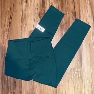 Fleo - 21” - Forest Green - Romey Leggings
